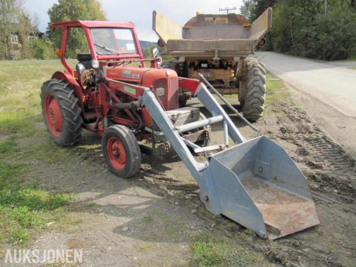1967 Nuffield 342 traktor med laster
